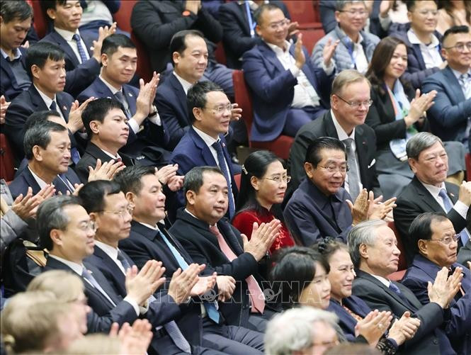 Các đại biểu dự Chương trình hoà nhạc đặc biệt. Ảnh: Thống Nhất/TTXVN Các đại biểu dự Chương trình hoà nhạc đặc biệt. Ảnh: Thống Nhất/TTXVN
