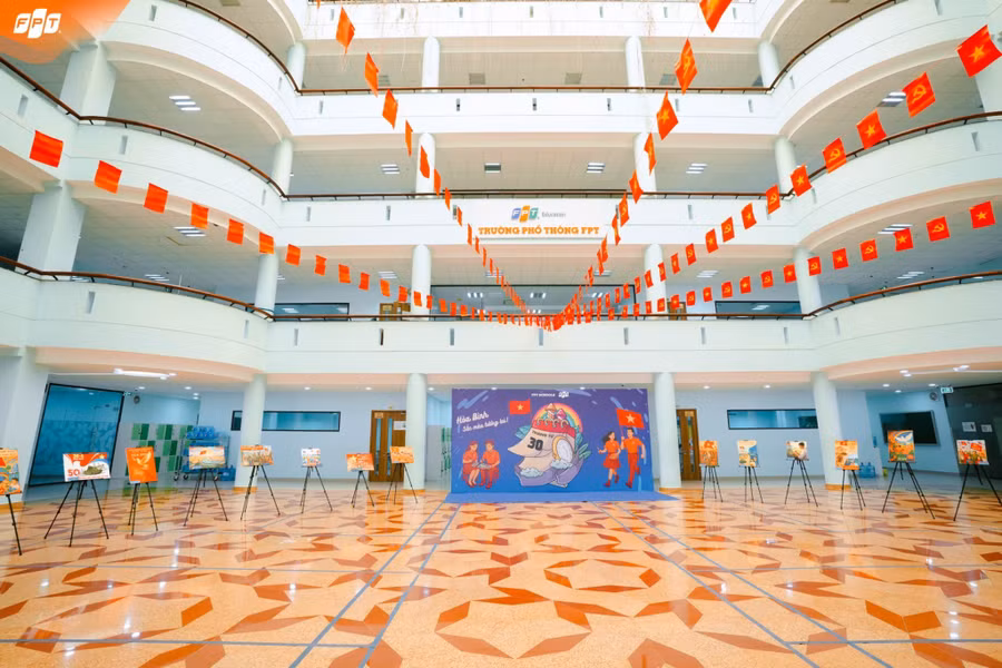 Học sinh THPT FPT sáng tạo nhiều bức tranh ấn tượng và cảm xúc.