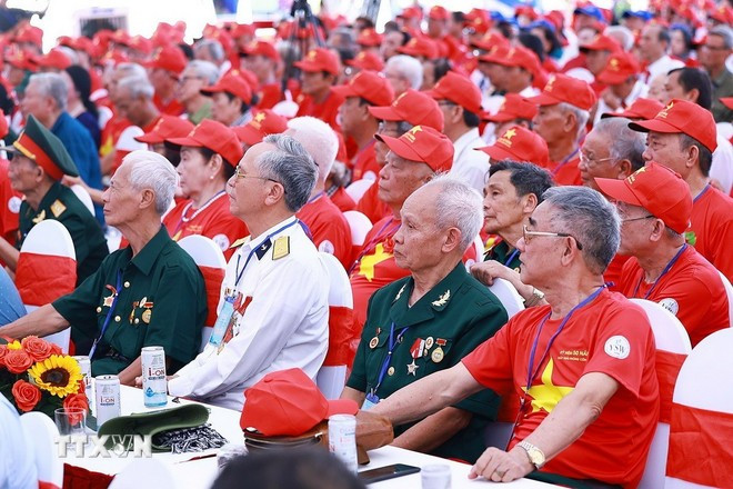 Các đại biểu là chiến sỹ cách mạng, cựu tù chính trị bị địch bắt tù đày tham dự buổi gặp mặt, tri ân. (Ảnh: Dương Giang/TTXVN). Các đại biểu là chiến sỹ cách mạng, cựu tù chính trị bị địch bắt tù đày tham dự buổi gặp mặt, tri ân. (Ảnh: Dương Giang/TTXVN).