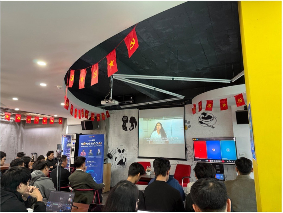 Chuyên gia AI quốc tế Rakhee Das phân tích về AI ứng dụng toàn cầu tại sự kiện diễn ra ở Aptech cơ sở 285 Đội Cấn.