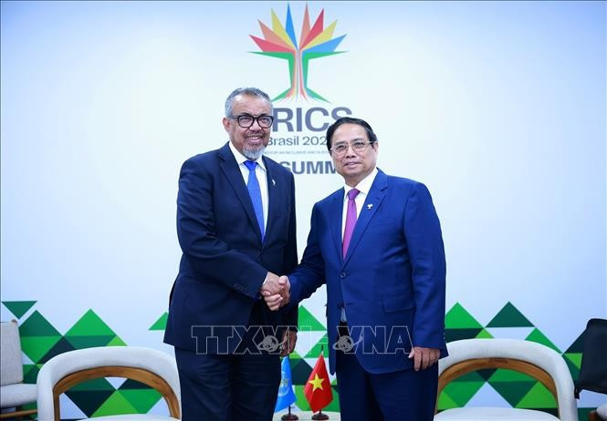 Thủ tướng Phạm Minh Chính gặp Tổng Giám đốc Tổ chức Y tế Thế giới (WHO) Tedros Adhanom Ghebreyesus. (Ảnh: Dương Giang/TTXVN)