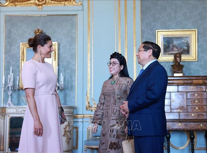 Thủ tướng Phạm Minh Chính và Phu nhân Lê Thị Bích Trân chào xã giao Công chúa Kế vị Thụy Điển Victoria Ingrid Alice Désirée. Ảnh: Dương Giang/TTXVN