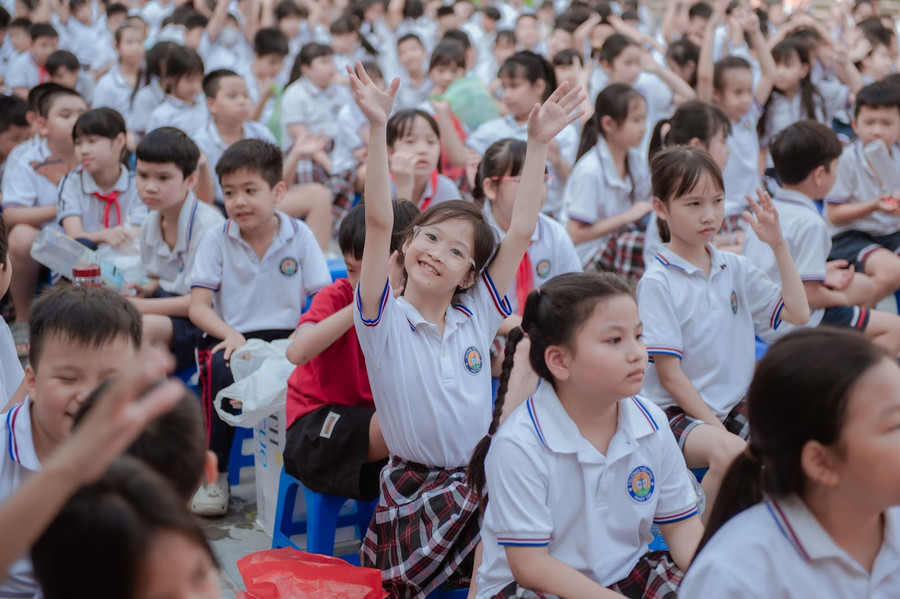 Các em học sinh trường Tiểu học Nhật Tân (P. Hồng Hà) hào hứng tham gia Ngày hội “Sống Khỏe Sống Xanh”. 46.jpg