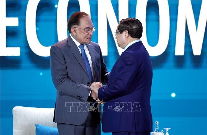 Thủ tướng Malaysia Anwar Ibrahim đón Thủ tướng Phạm Minh Chính đến tham dự. Ảnh: Dương Giang/TTXVN. Thủ tướng Malaysia Anwar Ibrahim đón Thủ tướng Phạm Minh Chính đến tham dự. Ảnh: Dương Giang/TTXVN.