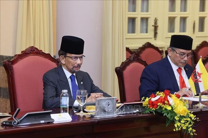 Quốc vương Brunei Darussalam Haji Hassanal Bolkiah phát biểu tại cuộc hội đàm với Chủ tịch nước Lương Cường. Ảnh: Lâm Khánh/TTXVN