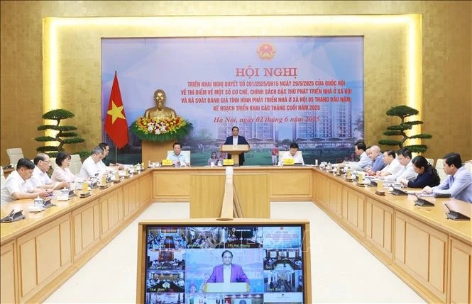 Thủ tướng Phạm Minh Chính chủ trì Hội nghị triển khai Nghị quyết của Quốc hội về thí điểm một số cơ chế, chính sách đặc thù phát triển nhà ở xã hội. (Ảnh: Dương Giang/TTXVN)
