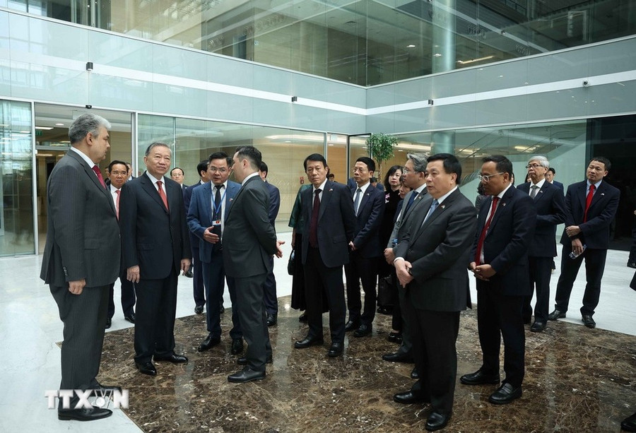 Tổng Bí thư Tô Lâm thăm Trung tâm Tài chính Astana AIFC.(Ảnh: Thống Nhất/TTXVN). 93.jpg