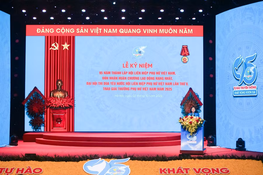 Bà Nguyễn Thị Tuyến, Phó Chủ tịch Ủy ban Trung ương Mặt trận Tổ quốc Việt Nam, Chủ tịch Hội LHPN Việt Nam trình bày diễn văn tại lễ kỷ niệm.