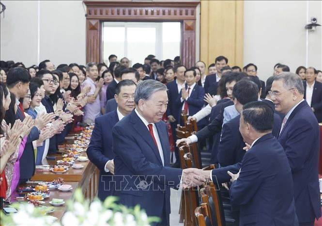 Tổng Bí thư Tô Lâm và cán bộ, công chức, viên chức, người lao động Văn phòng Trung ương Đảng. Ảnh: Thống Nhất/TTXVN