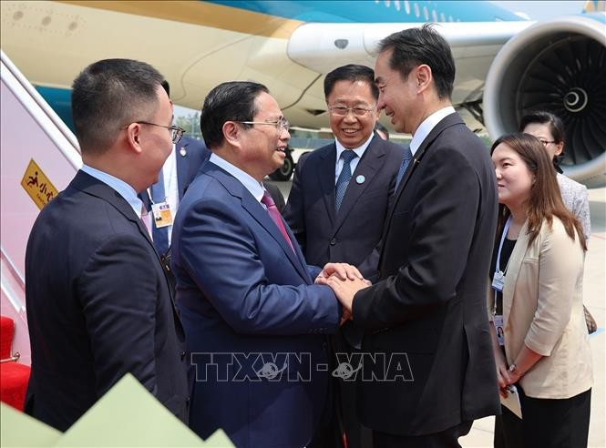 Lễ đón Thủ tướng Phạm Minh Chính đến Thiên Tân bắt đầu chuyến tham dự Hội nghị thường niên các nhà tiên phong lần thứ 16 của WEF. (Ảnh: Dương Giang/ TTXVN) Lễ đón Thủ tướng Phạm Minh Chính đến Thiên Tân bắt đầu chuyến tham dự Hội nghị thường niên các nhà tiên phong lần thứ 16 của WEF. (Ảnh: Dương Giang/ TTXVN)