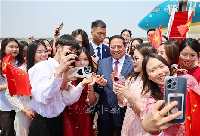 Thủ tướng Phạm Minh Chính với sinh viên, du học sinh Việt Nam tại Trung Quốc. (Ảnh: Dương Giang/ TTXVN) Thủ tướng Phạm Minh Chính với sinh viên, du học sinh Việt Nam tại Trung Quốc. (Ảnh: Dương Giang/ TTXVN)