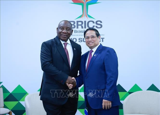 Thủ tướng Phạm Minh Chính và Tổng thống Nam Phi Cyril Ramaphosa. (Ảnh: Dương Giang/TTXVN)