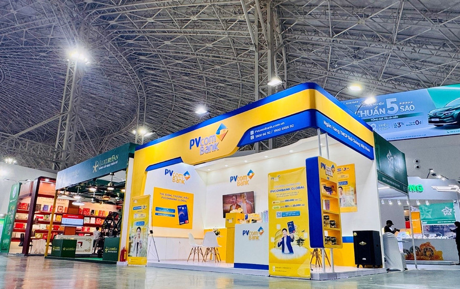 Gian hàng PVcomBank tại Khu "Thu Thịnh Vượng" (số H1-08F, Sảnh 1-2).