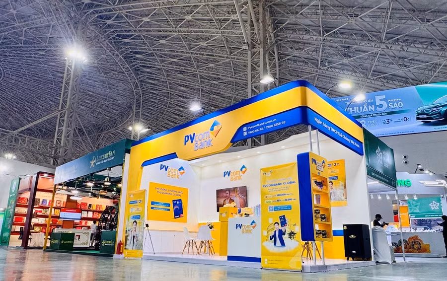 Gian hàng PVcomBank tại Khu "Thu Thịnh Vượng" (số H1-08F, Sảnh 1-2).