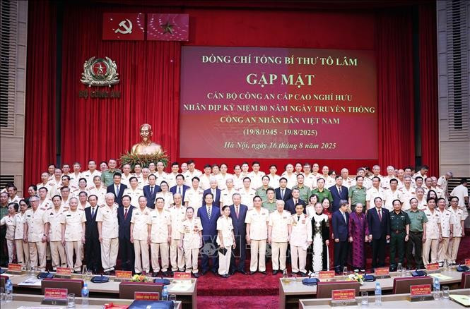Tổng Bí thư Tô Lâm gặp mặt cán bộ Công an cấp cao nghỉ hưu. (Ảnh: Thống Nhất/TTXVN) Tổng Bí thư Tô Lâm gặp mặt cán bộ Công an cấp cao nghỉ hưu. (Ảnh: Thống Nhất/TTXVN)