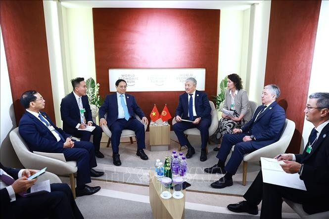 Thủ tướng Phạm Minh Chính gặp Thủ tướng Kyrgyzstan Adylbek Kasimalyev. Ảnh: Dương Giang/TTXVN Thủ tướng Phạm Minh Chính gặp Thủ tướng Kyrgyzstan Adylbek Kasimalyev. Ảnh: Dương Giang/TTXVN