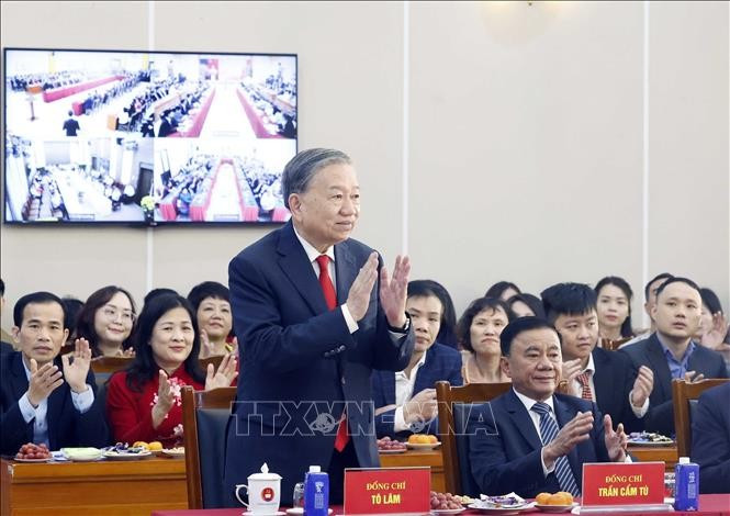 Tổng Bí thư Tô Lâm chúc Tết cán bộ, công chức, viên chức, người lao động Văn phòng Trung ương Đảng. Ảnh: Thống Nhất/TTXVN