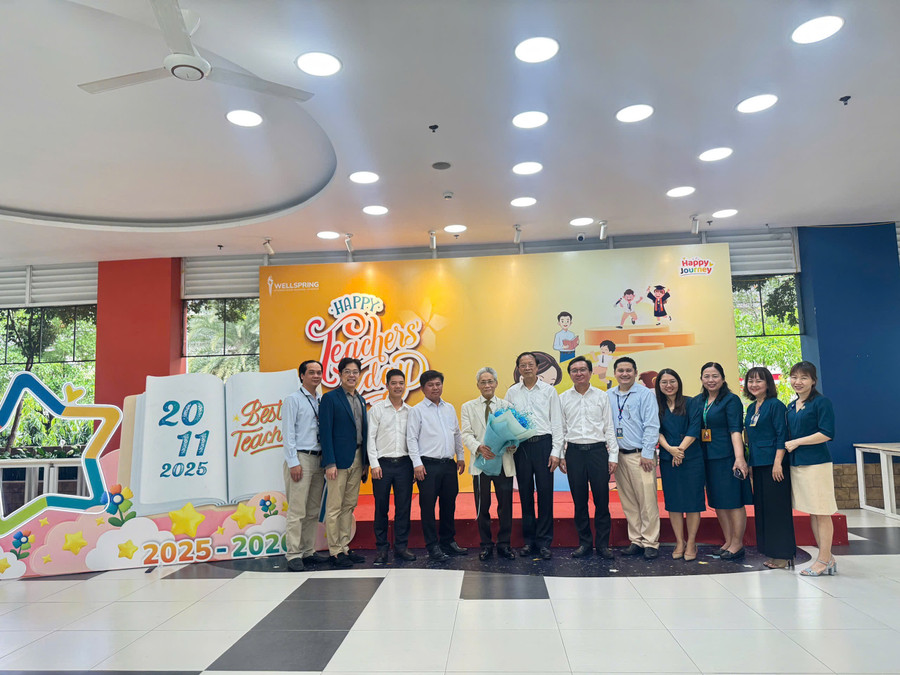 Thứ trưởng Thường trực Bộ GD&ĐT Phạm Ngọc Thưởng chúc mừng các thầy cô giáo nhân ngày 20/11.