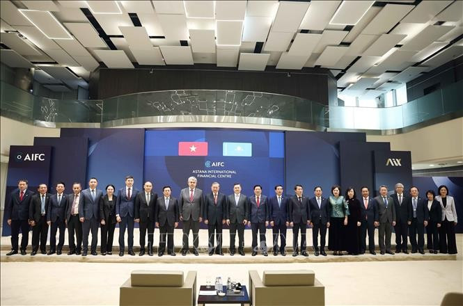 Tổng Bí thư Tô Lâm thăm Trung tâm Tài chính Astana AIFC.(Ảnh: Thống Nhất/TTXVN). 98.jpg