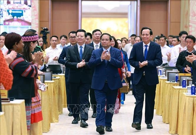 Thủ tướng Phạm Minh Chính đến dự Hội nghị toàn quốc Tổng kết Chương trình mục tiêu quốc gia phát triển kinh tế - xã hội vùng đồng bào dân tộc thiểu số. (Ảnh: Dương Giang/TTXVN)