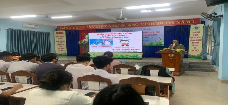 Lồng ghép các nội dung của bộ công cụ vào hoạt động sinh hoạt dưới cờ tại Trung tâm GDTX số 1 thành phố Đà Nẵng. 208.jpg