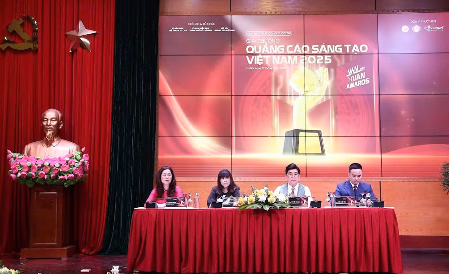 Đại diện Ban tổ chức trả lời các câu hỏi của phóng viên tại họp báo sáng 9/7.