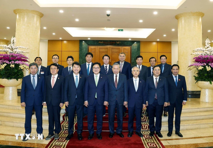 Tổng Bí thư Tô Lâm tiếp Chủ tịch Quốc hội Đại Hàn Dân Quốc Woo Won Shik. (Ảnh: Thống Nhất/TTXVN)