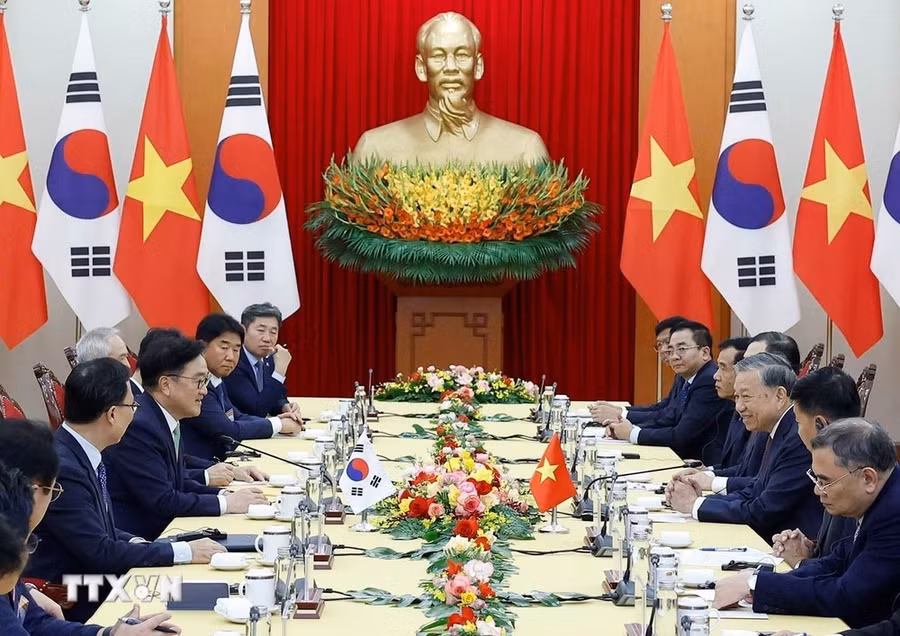 Tổng Bí thư Tô Lâm tiếp Chủ tịch Quốc hội Đại Hàn Dân Quốc Woo Won Shik. (Ảnh: Thống Nhất/TTXVN)