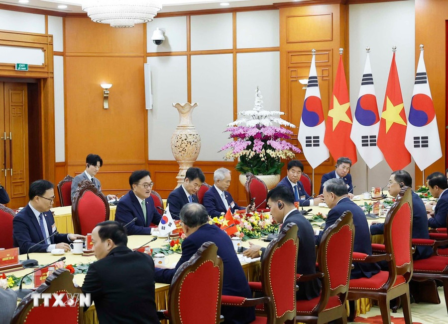 Tổng Bí thư Tô Lâm tiếp Chủ tịch Quốc hội Đại Hàn Dân Quốc Woo Won Shik. (Ảnh: Thống Nhất/TTXVN)