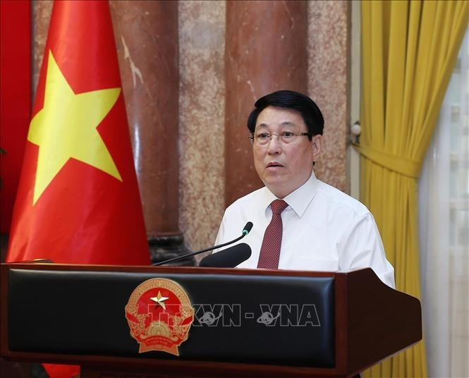 Chủ tịch nước Lương Cường phát biểu tại buổi gặp mặt các nhà báo tiêu biểu toàn quốc. (Ảnh: Lâm Khánh/ TTXVN) Chủ tịch nước Lương Cường phát biểu tại buổi gặp mặt các nhà báo tiêu biểu toàn quốc. (Ảnh: Lâm Khánh/ TTXVN)