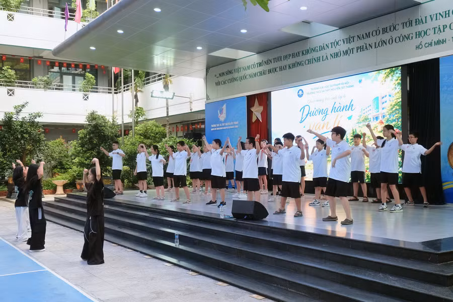 09-clb-m4u-huong-dan-cac-em.jpg