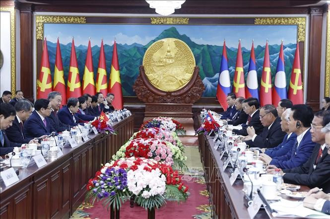Tổng Bí thư Tô Lâm và Tổng Bí thư, Chủ tịch nước Lào Thongloun Sisoulith hội đàm. Ảnh: Thống Nhất/TTXVN