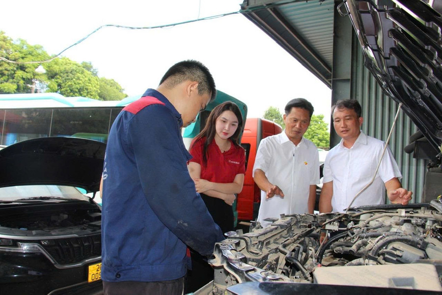 Cán bộ Agribank thăm hỏi, động viên doanh nghiệp Hà Lan. 61.jpg