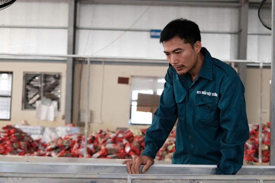 Anh Nguyễn Văn Ba, Giám đốc Hợp tác xã Việt Cường vẫn còn bần thần về những gì đang xảy ra. 59.jpg