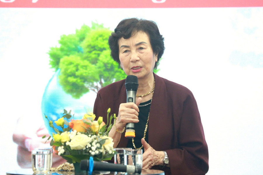 PGS.TS Bùi Thị An, Viện trưởng Viện Tài nguyên môi trường và phát triển cộng đồng, nguyên đại biểu Quốc hội khóa XIII chia sẻ. Ảnh: Phạm Hùng