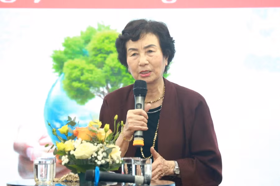 PGS.TS Bùi Thị An, Viện trưởng Viện Tài nguyên môi trường và phát triển cộng đồng, nguyên đại biểu Quốc hội khóa XIII chia sẻ. Ảnh: Phạm Hùng