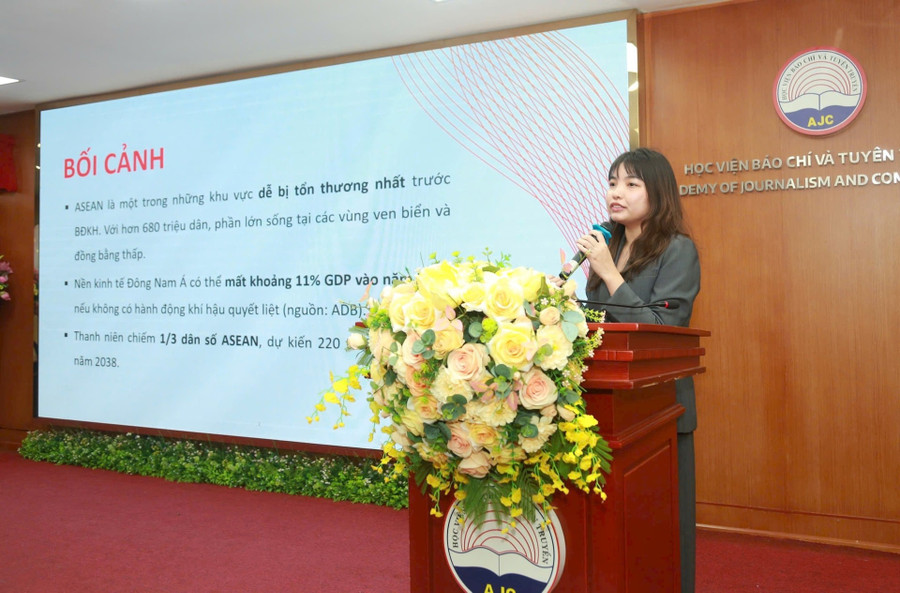 Bà Lý Nhạc Linh, cán bộ quản lý Dự án phát biểu. Ảnh: Phạm Hùng