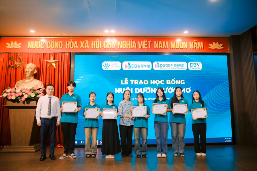 Các sinh viên Cao đẳng Hà Nội đã xuất sắc giành học bổng “Nuôi dưỡng ước mơ”.