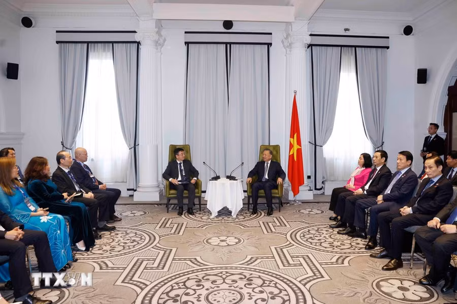 Tổng Bí thư, Chủ tịch nước Tô Lâm đề nghị các trí thức, nhà khoa học tiếp tục tích cực đề xuất ý tưởng, kiến nghị giải quyết những bài toán lớn của đất nước. (Ảnh: Thống Nhất/TTXVN)