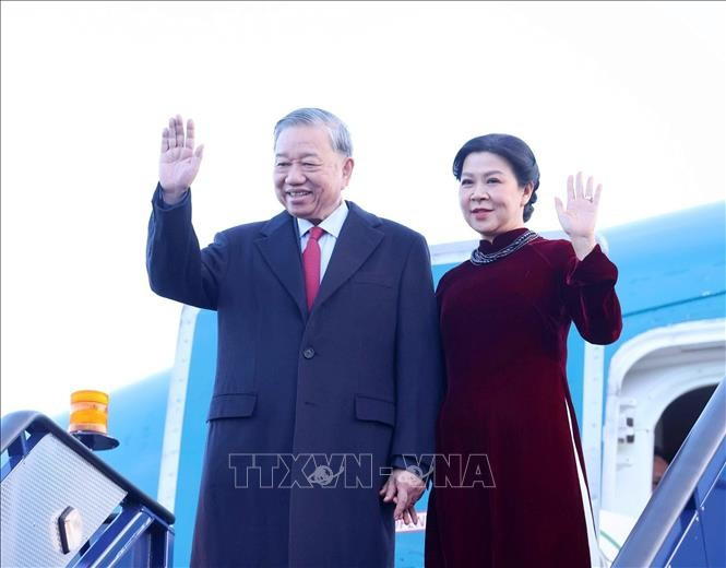 Tổng Bí thư Tô Lâm và Phu nhân đến London, bắt đầu chuyến thăm chính thức Liên hiệp Vương quốc Anh và Bắc Ireland. Ảnh: Thống Nhất/TTXVN