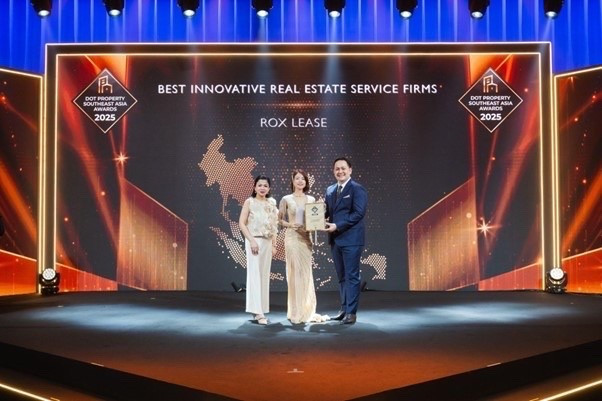 Đại diện ROX Lease nhận giải từ BTC Dot Property Southeast Asia Awards 2025.