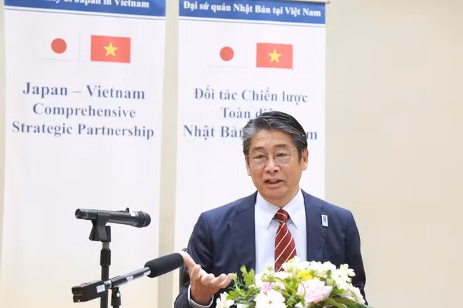 Đại sứ Nhật Bản tại Việt Nam Ito Naoki trả lời báo chí về chuyến thăm của Thủ tướng Nhật Bản sắp tới. (Ảnh: PV/Vietnam+)