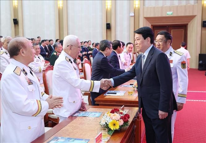 Chủ tịch nước Lương Cường với các cựu chiến binh Hải quân nhân dân Việt Nam. Ảnh: Lâm Khánh/ TTXVN. Chủ tịch nước Lương Cường với các cựu chiến binh Hải quân nhân dân Việt Nam. Ảnh: Lâm Khánh/ TTXVN.