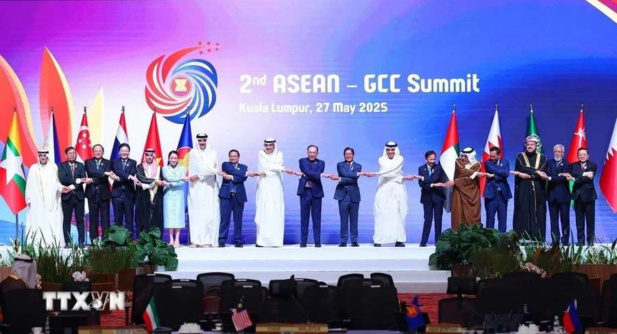 Thủ tướng Phạm Minh Chính cùng lãnh đạo các nước ASEAN và GCC tại Hội nghị Cấp cao ASEAN-GCC lần thứ hai. (Ảnh: Dương Giang/TTXVN).