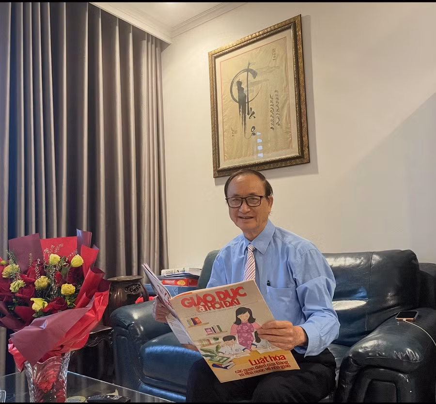 Tác giả Đặng Tự Ân với Báo Giáo dục và Thời đại. Ảnh: NVCC.