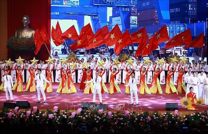 Chương trình nghệ thuật chào mừng Lễ kỷ niệm 80 năm thành lập Chính phủ. Ảnh: Dương Giang/TTXVN
