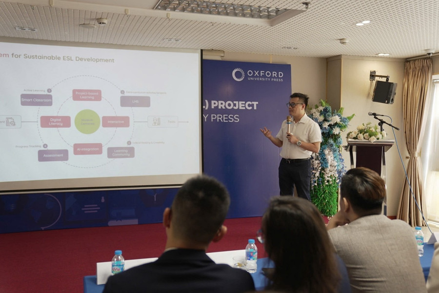 Ông Đào Minh Việt – Giám đốc Dự án của Galaxy Education chia sẻ về mô hình học tập tiên tiến OMO. 240.jpg