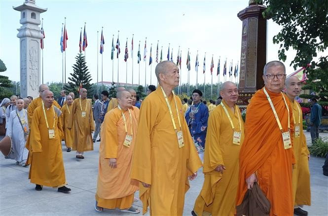 Sư tăng, Đại biểu Phật giáo các nước dự Lễ khai mạc Đại lễ Phật đản Liên hợp quốc - Vesak 2025. Ảnh: Lâm Khánh – TTXVN.