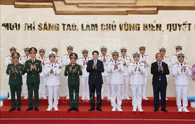 Chủ tịch nước Lương Cường với các đại biểu tham dự buổi lễ. Ảnh: Lâm Khánh/TTXVN. Chủ tịch nước Lương Cường với các đại biểu tham dự buổi lễ. Ảnh: Lâm Khánh/TTXVN.