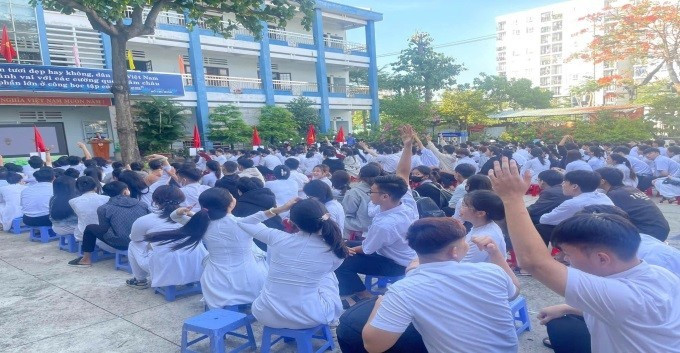 Lồng ghép các nội dung của bộ công cụ vào hoạt động sinh hoạt dưới cờ tại Trung tâm GDTX số 1 thành phố Đà Nẵng. 209.jpg